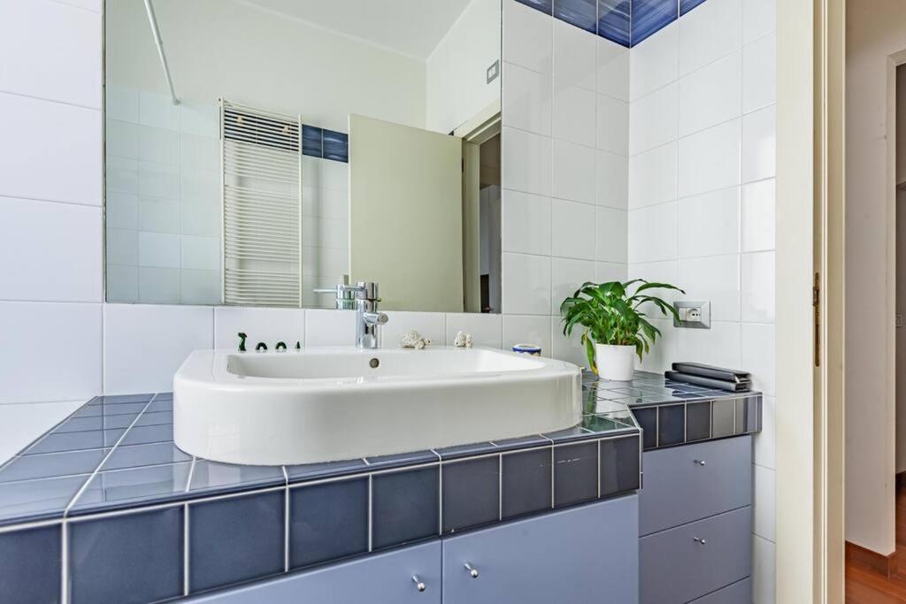 Appartamento Chicco In Zona Elegante 米兰 外观 照片