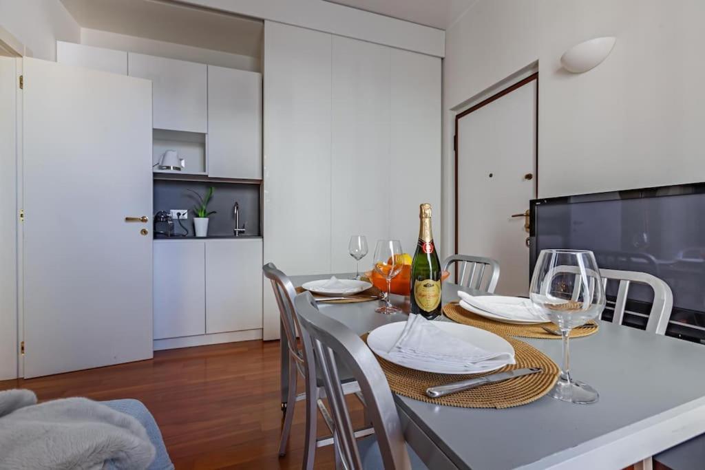 Appartamento Chicco In Zona Elegante 米兰 外观 照片